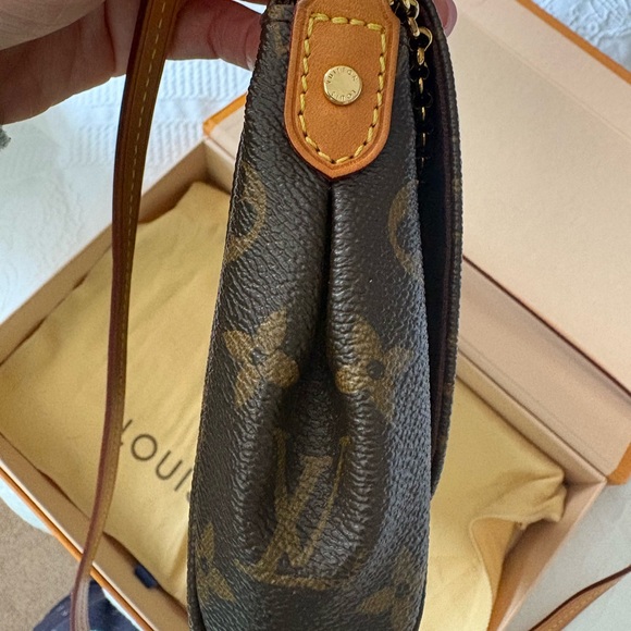 LV Favorite MM - Picture 6 of 12